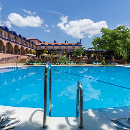 Hotel Fuente Las Piedras Cabra Exterior photo
