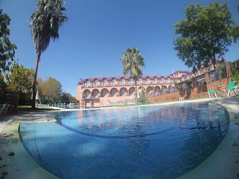 Hotel Fuente Las Piedras Cabra Exterior photo